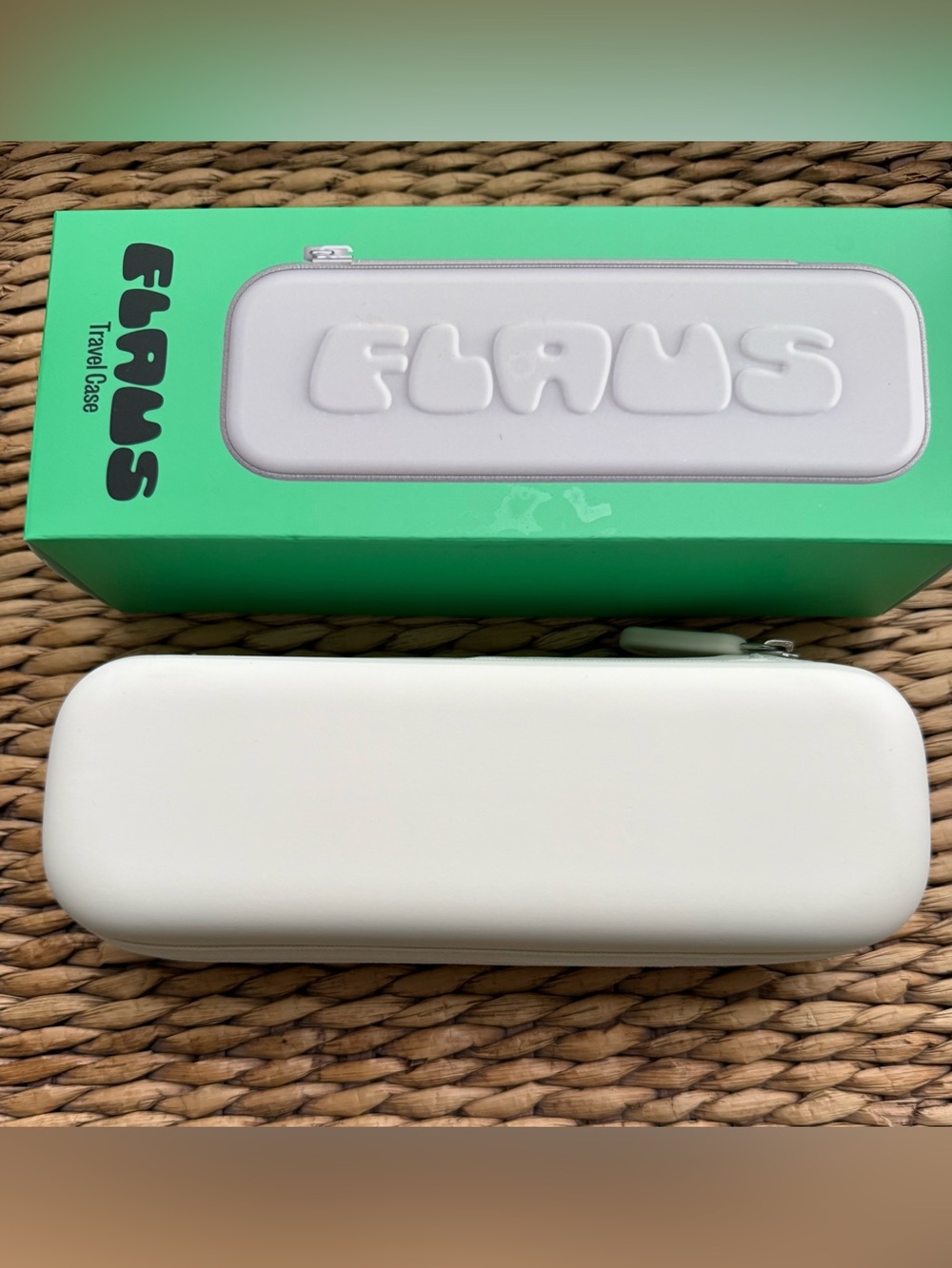 Flaus Electric Flosser Travel Case - Picture 2 of 5